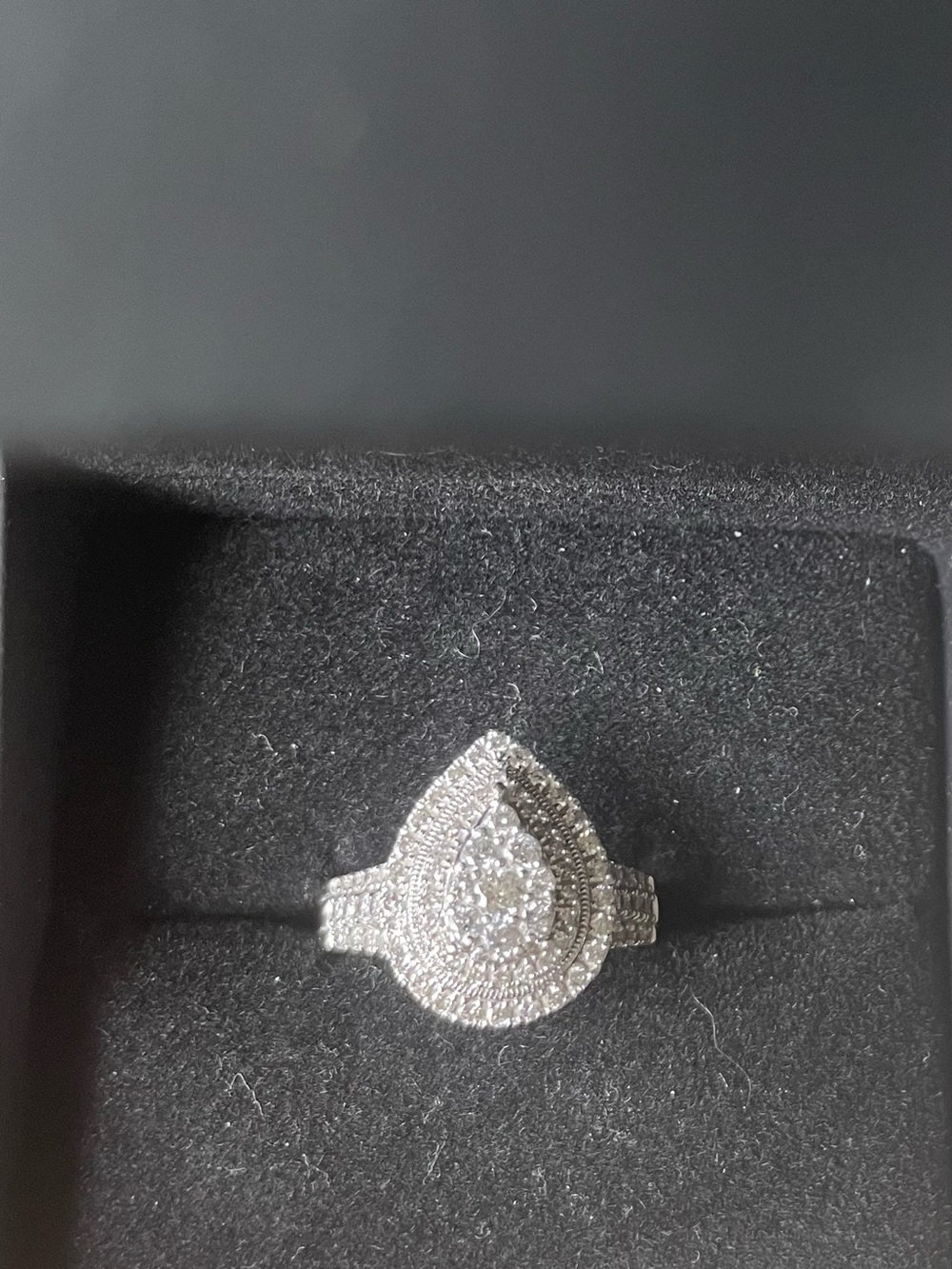 White gold pear shaped Diamond Ring